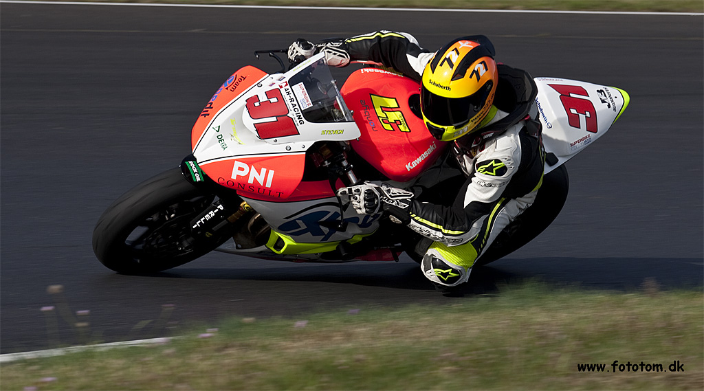 Steven Tirsgaard deltager i Supersport klassen på Kawasaki ZX6R
(Foto: Fototom.dk)
